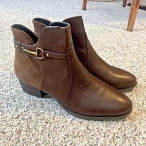 Lands End Womens Suede Leather Ankle Booties Size 9.5 B Low Heel Brown Zip Gold